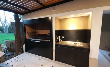 Imponente Chalet de 9 amb sobre Lote de 2.000 m2!