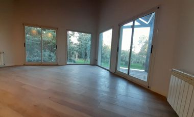 Imponente Chalet de 9 amb sobre Lote de 2.000 m2!