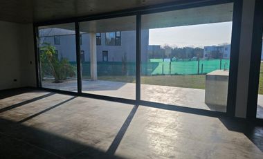 Moderna casa de diseño en Altos de Campo Grande | VCO Propiedades