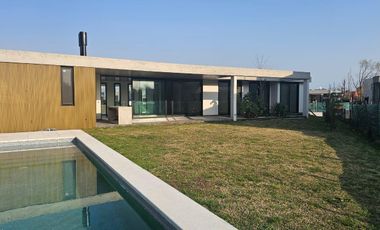 Moderna casa de diseño en Altos de Campo Grande | VCO Propiedades