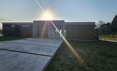 Moderna casa de diseño en Altos de Campo Grande | VCO Propiedades
