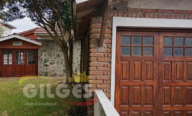 Venta de Casa 4 Amb.  en Santa Clara Del Mar  Ubicada a 400 Mts. de la playa
