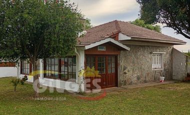 Venta de Casa 4 Amb.  en Santa Clara Del Mar  Ubicada a 400 Mts. de la playa