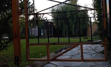 Casa en venta - 3 Dormitorios 3 Baños - Cocheras - 836Mts2 - Florencio Varela
