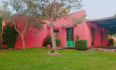 Casa en venta - 3 Dormitorios 3 Baños - Cocheras - 836Mts2 - Florencio Varela