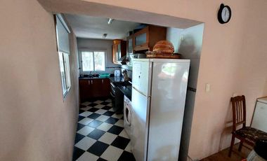 Maravillosa Casa quinta con amplio terreno y pileta a la venta-Permuta