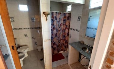 Maravillosa Casa quinta con amplio terreno y pileta a la venta-Permuta