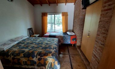 Maravillosa Casa quinta con amplio terreno y pileta a la venta-Permuta