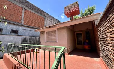 Muy buen chalet a metros de la Avda - Venta Condicionada