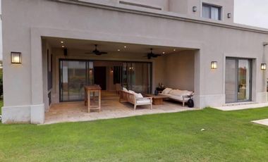 Muy linda casa en alquiler temporal en Ayres Plaza | VCO Propiedades