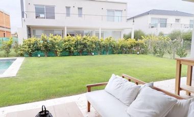 Muy linda casa en alquiler temporal en Ayres Plaza | VCO Propiedades