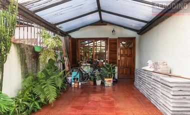 Triplex con patio y garage