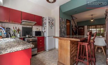 Triplex con patio y garage