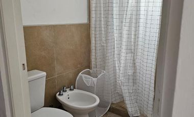 Venta - Casa Duplex de 3 ambientes A 150M DEL MAR en Pinamar - contiene jardin propio