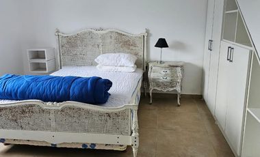 Venta - Casa Duplex de 3 ambientes A 150M DEL MAR en Pinamar - contiene jardin propio