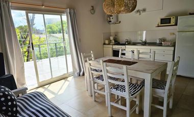 Venta - Casa Duplex de 3 ambientes A 150M DEL MAR en Pinamar - contiene jardin propio