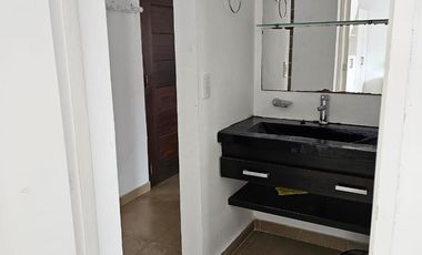 Venta - Casa Duplex de 3 ambientes A 150M DEL MAR en Pinamar - contiene jardin propio