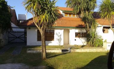 Casa en venta - 4 dormitorios 2 baños - 110mts2 - Santa Clara Del Mar