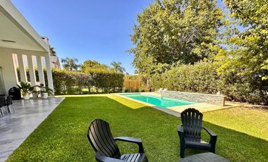 Casa en Miraflores Funes Hills. Sobre Bv Principal. UNICA!
