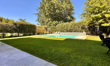 Casa en Miraflores Funes Hills. Sobre Bv Principal. UNICA!