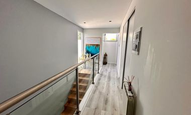 Casa en Miraflores Funes Hills. Sobre Bv Principal. UNICA!