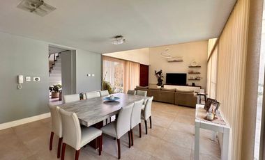 Casa en Miraflores Funes Hills. Sobre Bv Principal. UNICA!