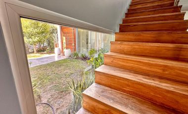 Casa en Miraflores Funes Hills. Sobre Bv Principal. UNICA!