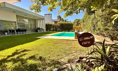 Casa en Miraflores Funes Hills. Sobre Bv Principal. UNICA!