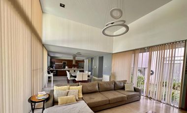 Casa en Miraflores Funes Hills. Sobre Bv Principal. UNICA!