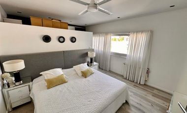 Casa en Miraflores Funes Hills. Sobre Bv Principal. UNICA!