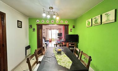 CASA   VENTA   4 AMBIENTES   BARRACAS   QUINCHO   COCHERA PARA 5 AUTOS