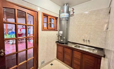 CASA   VENTA   4 AMBIENTES   BARRACAS   QUINCHO   COCHERA PARA 5 AUTOS