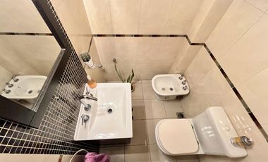 CASA   VENTA   4 AMBIENTES   BARRACAS   QUINCHO   COCHERA PARA 5 AUTOS