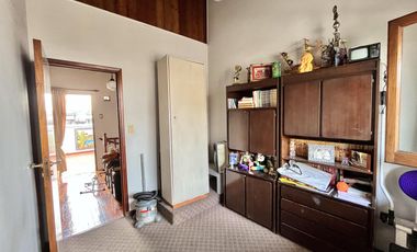CASA   VENTA   4 AMBIENTES   BARRACAS   QUINCHO   COCHERA PARA 5 AUTOS