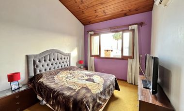 CASA   VENTA   4 AMBIENTES   BARRACAS   QUINCHO   COCHERA PARA 5 AUTOS