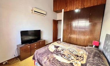 CASA   VENTA   4 AMBIENTES   BARRACAS   QUINCHO   COCHERA PARA 5 AUTOS