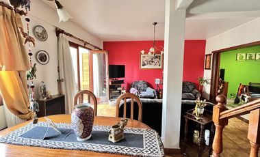 CASA   VENTA   4 AMBIENTES   BARRACAS   QUINCHO   COCHERA PARA 5 AUTOS