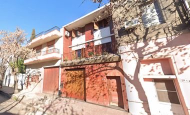 CASA   VENTA   4 AMBIENTES   BARRACAS   QUINCHO   COCHERA PARA 5 AUTOS