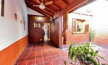 CASA   VENTA   4 AMBIENTES   BARRACAS   QUINCHO   COCHERA PARA 5 AUTOS