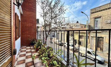 CASA   VENTA   4 AMBIENTES   BARRACAS   QUINCHO   COCHERA PARA 5 AUTOS
