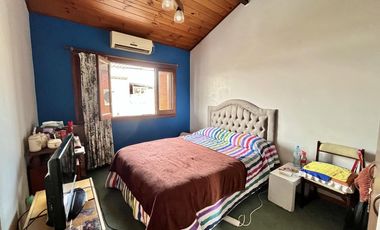 CASA   VENTA   4 AMBIENTES   BARRACAS   QUINCHO   COCHERA PARA 5 AUTOS