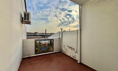 CASA   VENTA   4 AMBIENTES   BARRACAS   QUINCHO   COCHERA PARA 5 AUTOS