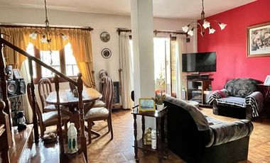 CASA   VENTA   4 AMBIENTES   BARRACAS   QUINCHO   COCHERA PARA 5 AUTOS
