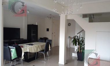 Departamento 5 ambientes con balcon  - Lanús centro