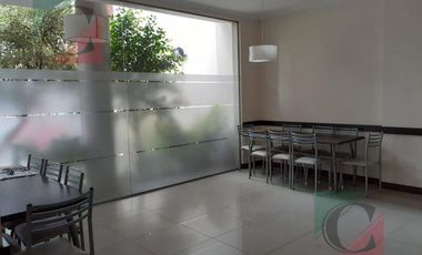 Departamento 5 ambientes con balcon  - Lanús centro
