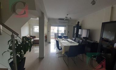 Departamento 5 ambientes con balcon  - Lanús centro