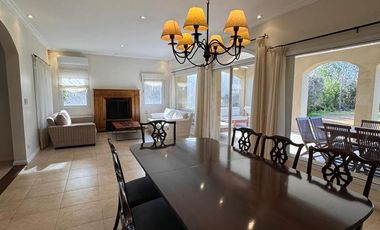CASA en VENTA con LOTE trasero opcional