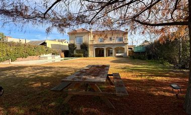 CASA en VENTA con LOTE trasero opcional