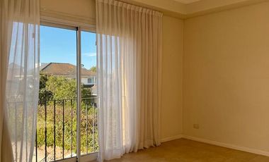 CASA en VENTA con LOTE trasero opcional