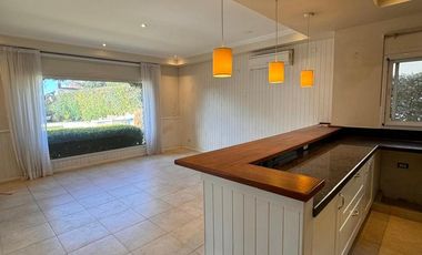 CASA en VENTA con LOTE trasero opcional